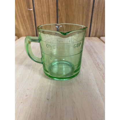 Uranium Hazel Atlas 3 Spouted Measuring Cup