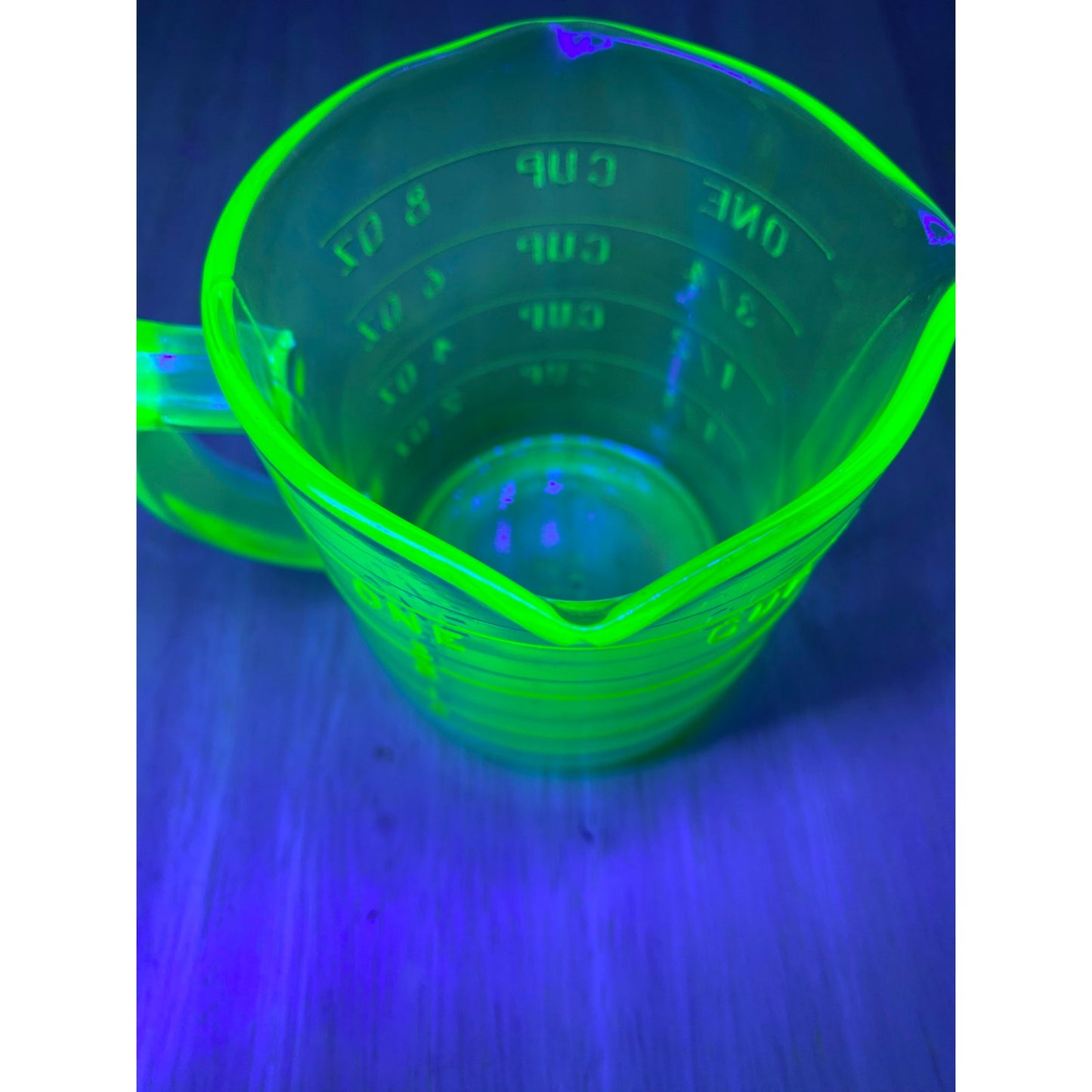 Uranium Hazel Atlas 3 Spouted Measuring Cup