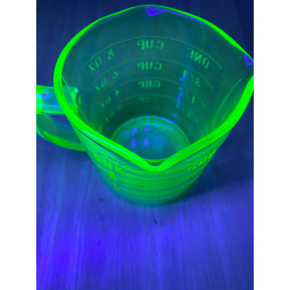 Uranium Hazel Atlas 3 Spouted Measuring Cup