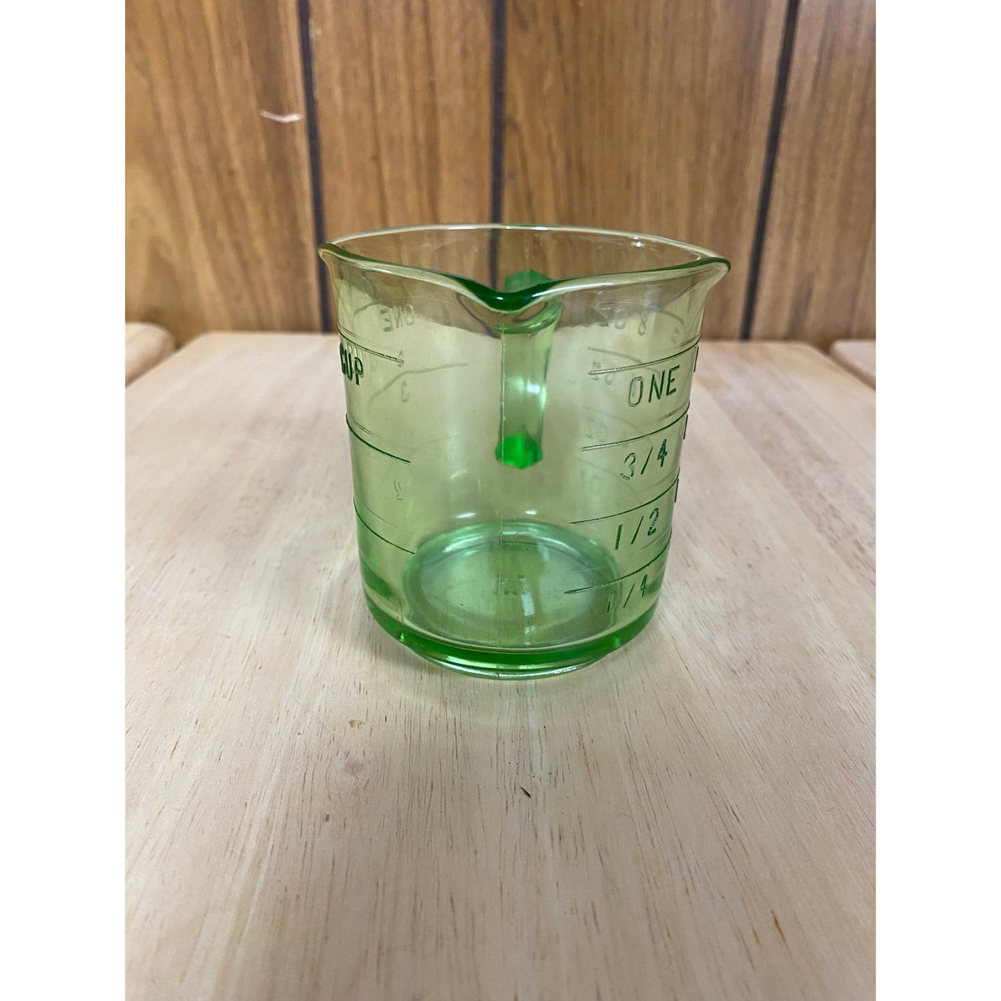 Uranium Hazel Atlas 3 Spouted Measuring Cup