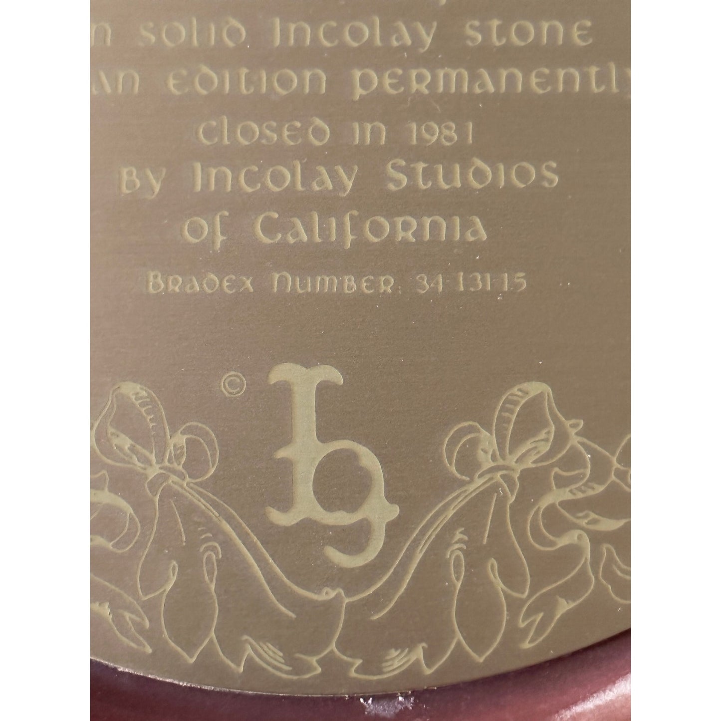 Solid stone “The Kiss Plate” by Incolay Studios of California