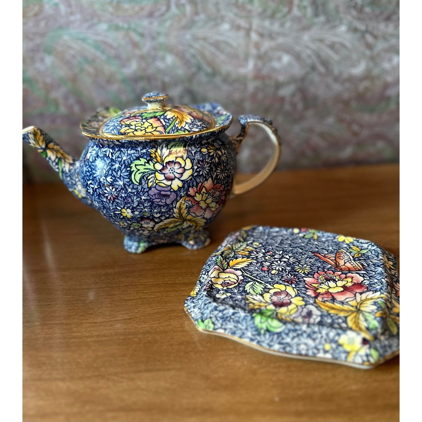 Rare Vintage Royal winton chintz blue Anemone teapot with matching plate/display stand