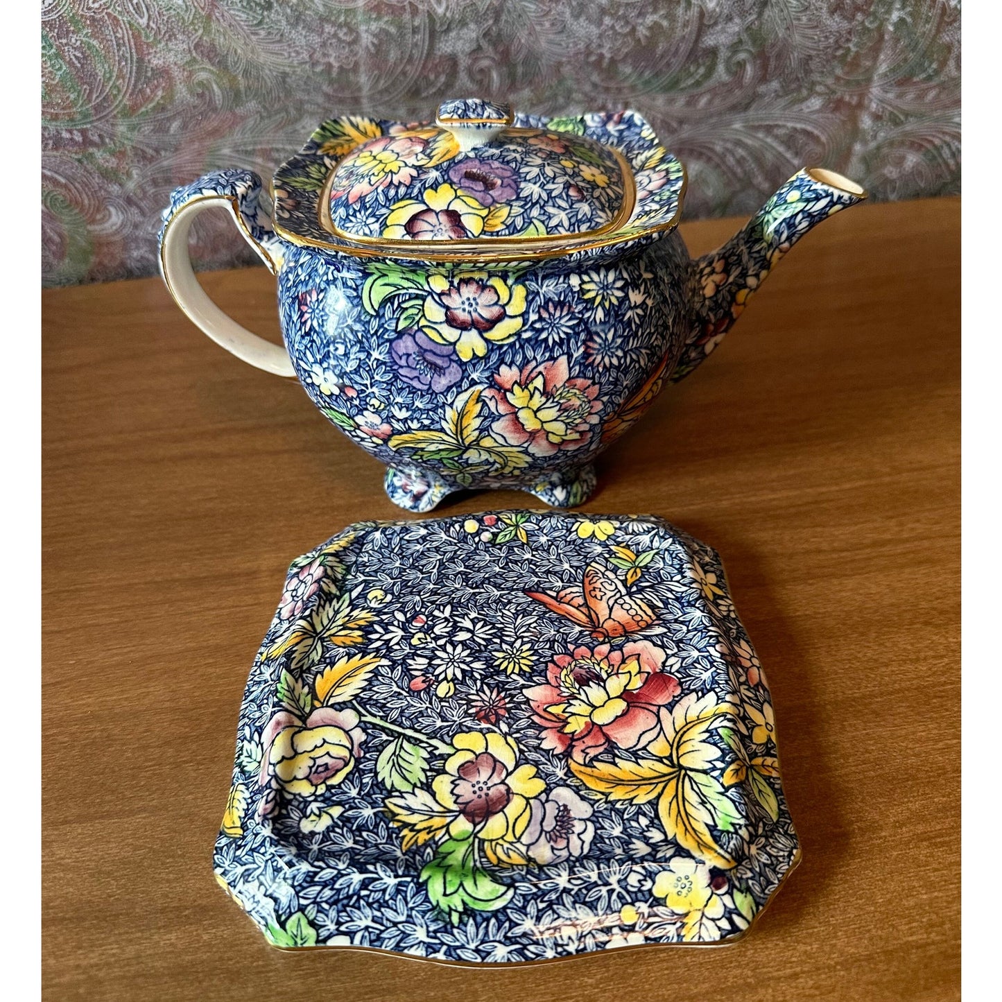 Rare Vintage Royal winton chintz blue Anemone teapot with matching plate/display stand