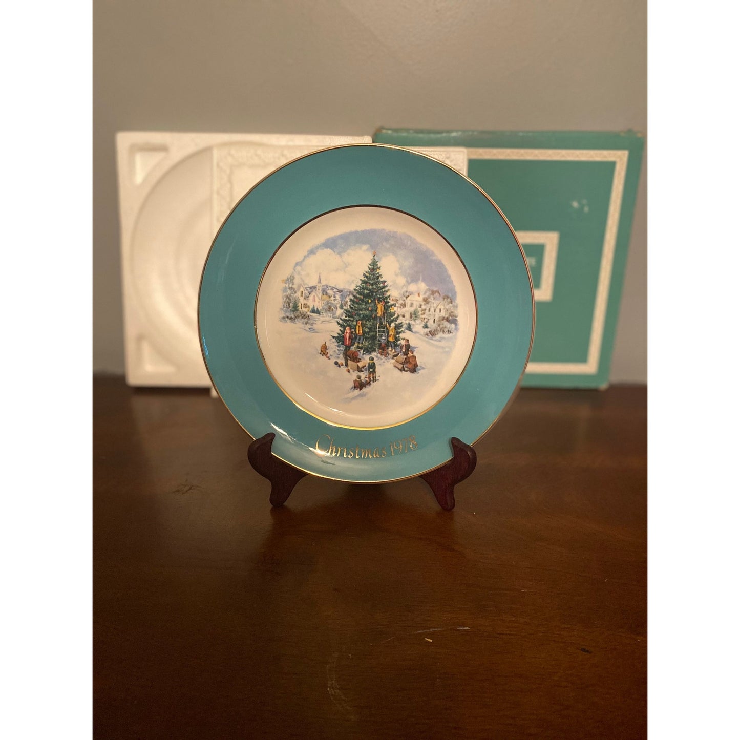 Vintage 1978 Avon Christmas plate by Wedgewood