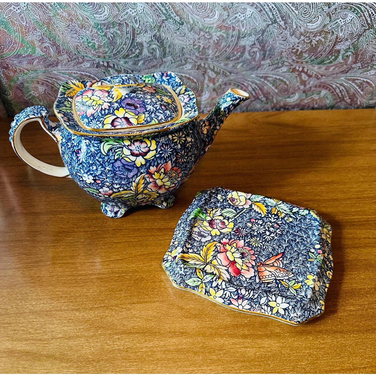 Rare Vintage Royal winton chintz blue Anemone teapot with matching plate/display stand