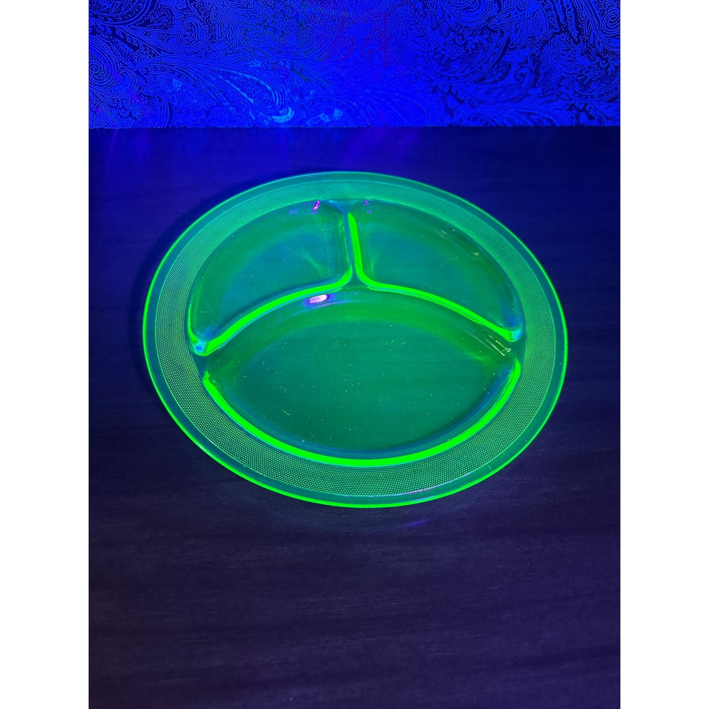 9 3/8” vintage LE smith homestead green uranium glass plate