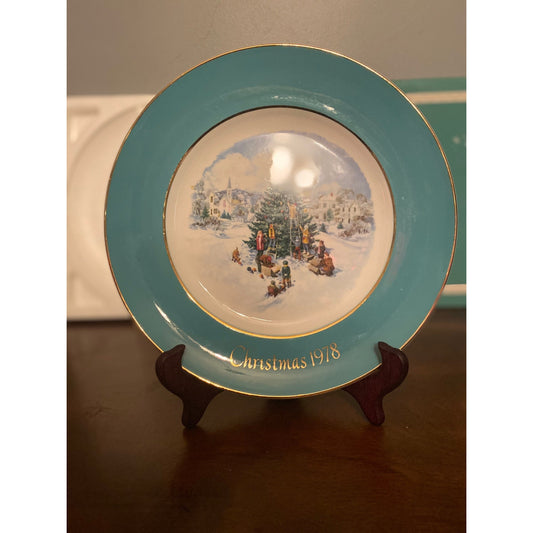 Vintage 1978 Avon Christmas plate by Wedgewood