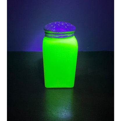 Vintage Custard uranium glass salt shaker